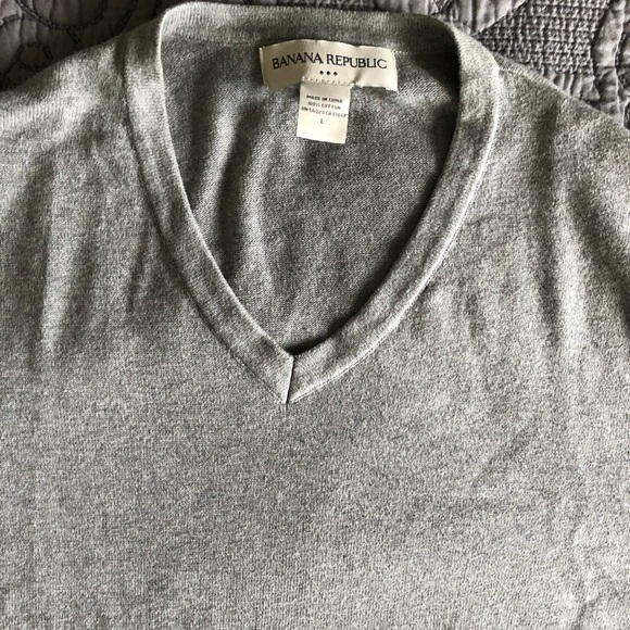 Banana Republic Grey V-Neck Sweater - Picture 5 of 6